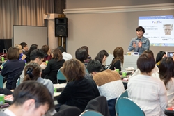 �����`�𗬉�